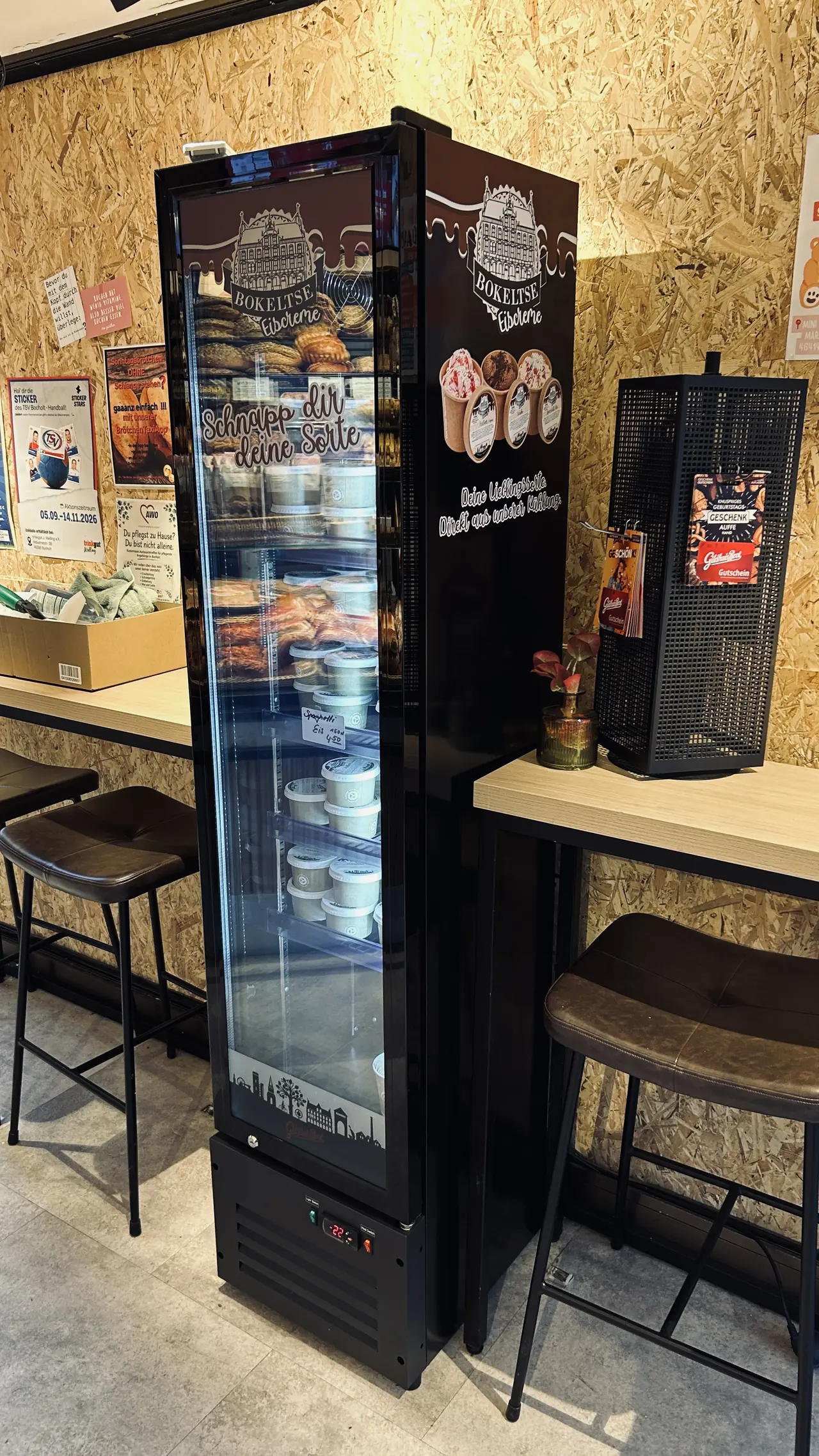 Folierter Kühlschrank der Bäckerei Gildhuis für Bokeltse Eiscreme